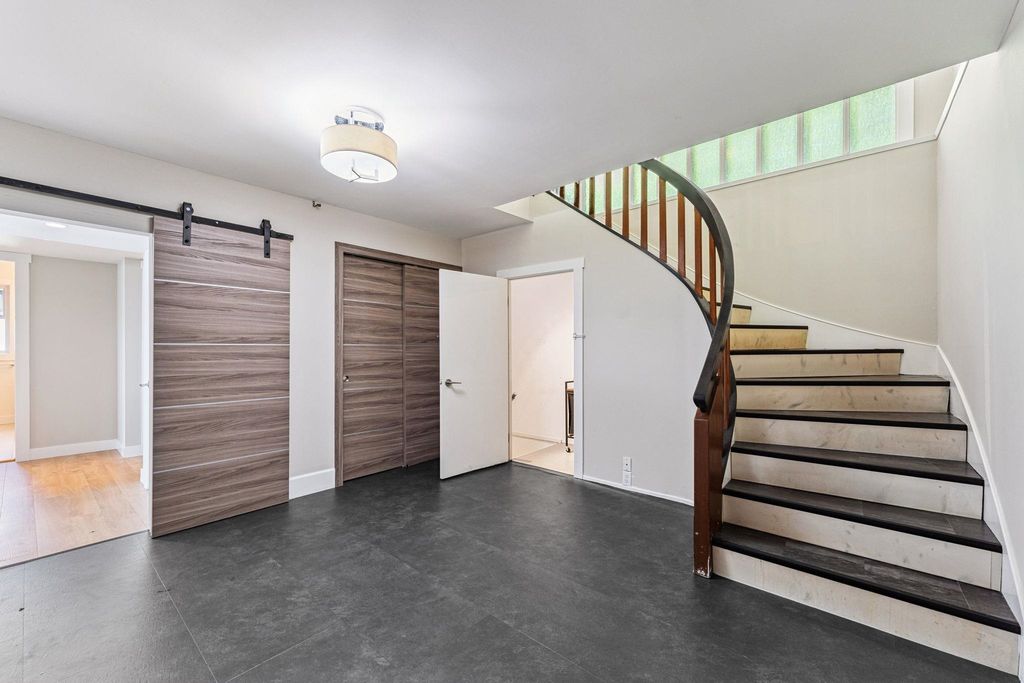 listing image 1107130468430791681