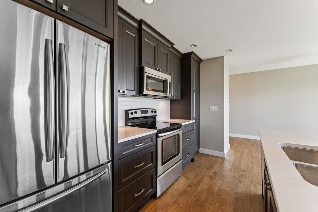 listing image 1104411865802384481