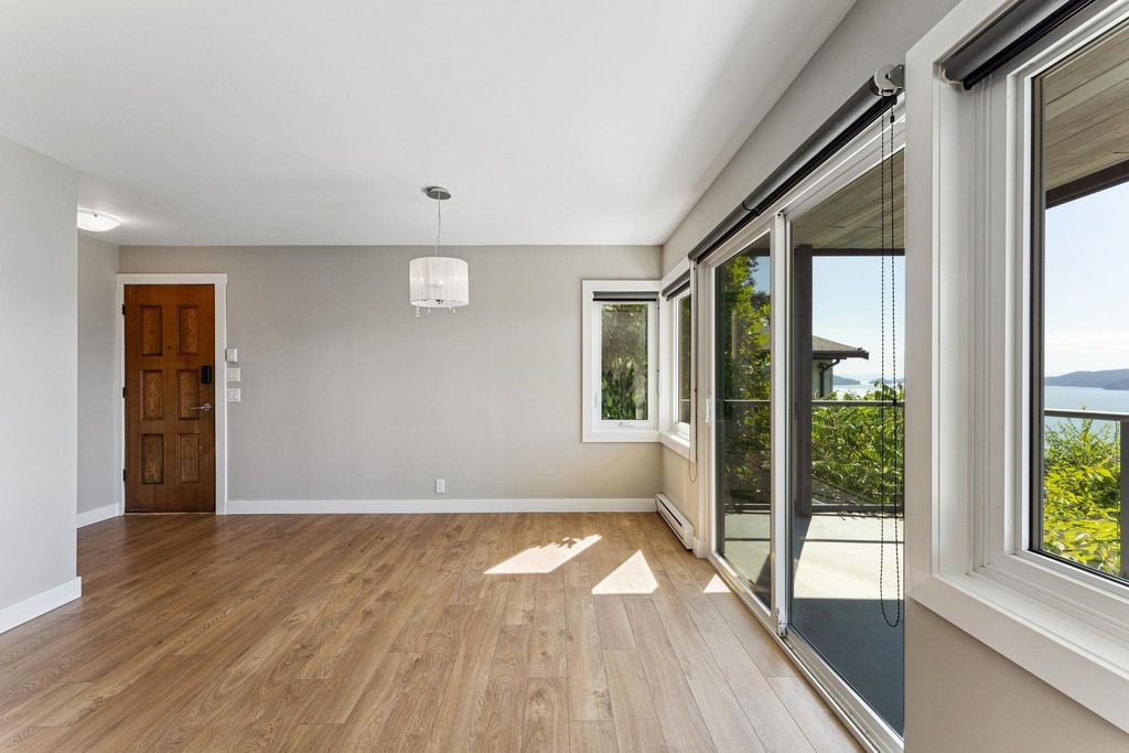 listing image 1101642436286799816