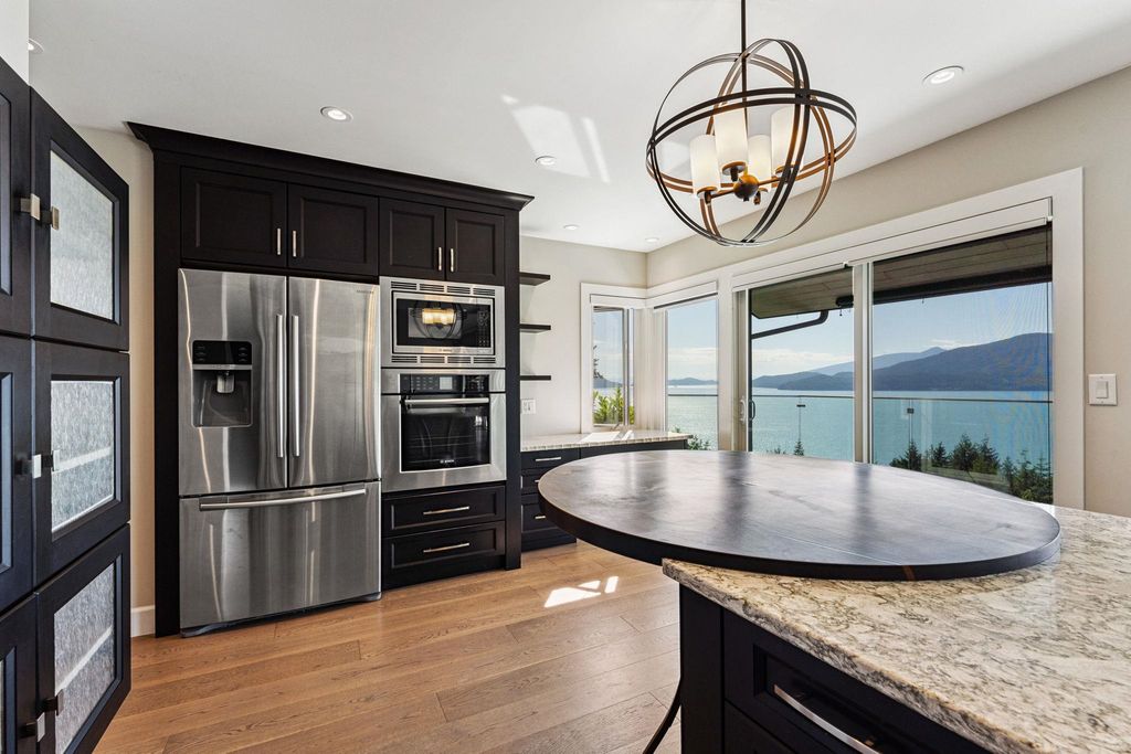listing image 1106786417574628873