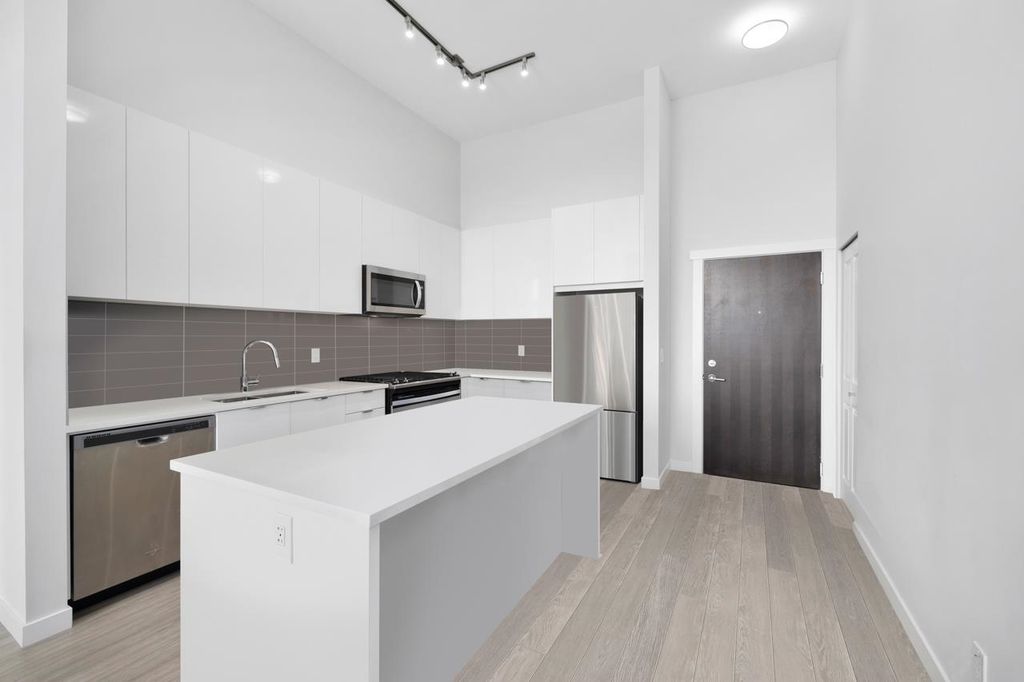 listing image 1104075043198211673