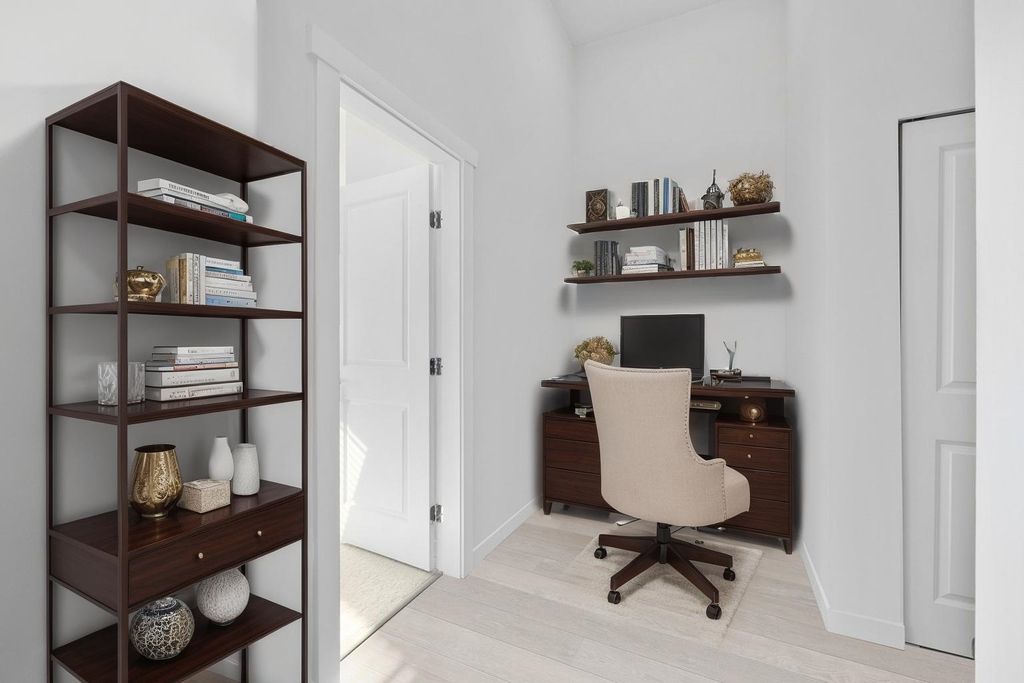 listing image 1104755396920956979