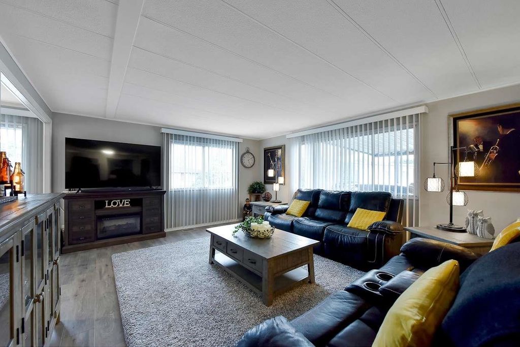 listing image 1104694824331455510