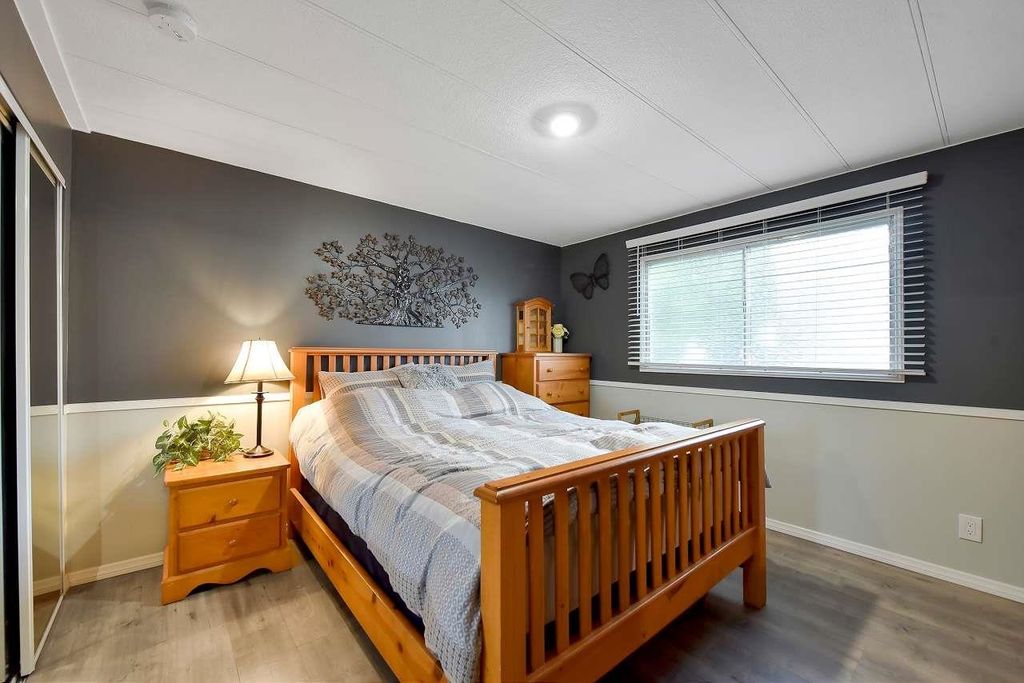 listing image 1101987310260292386