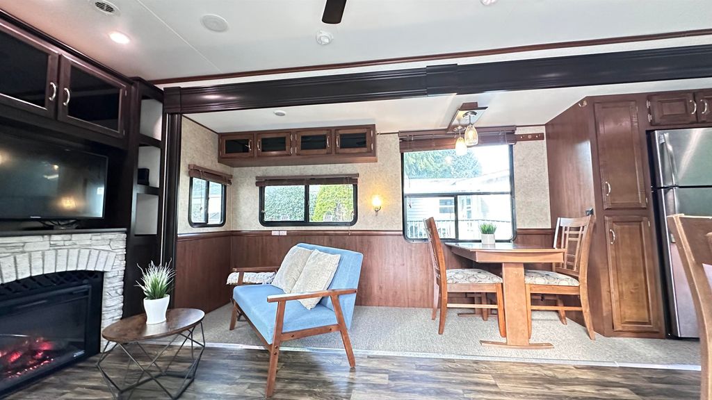 listing image 1102034164696071035