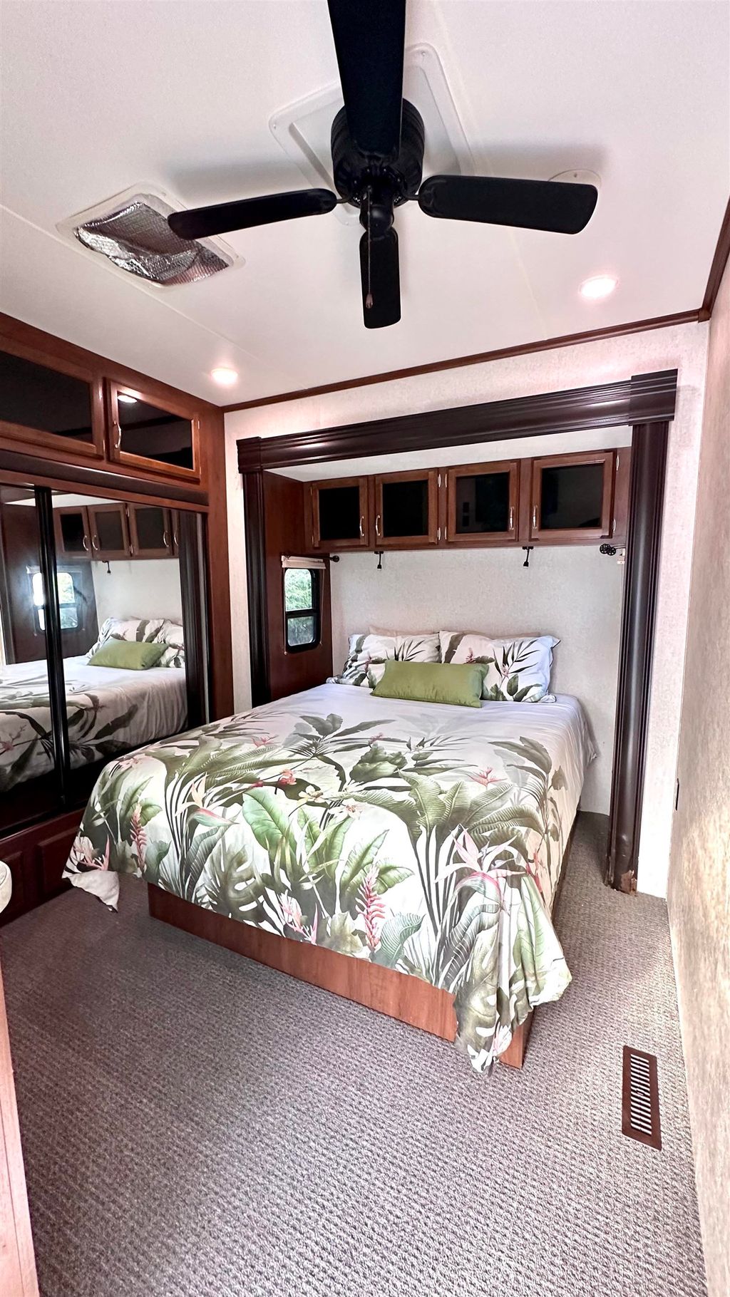 listing image 1108901962640759626