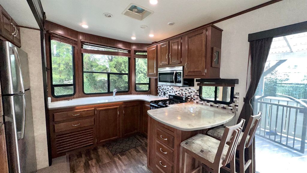 listing image 1105294396327462205