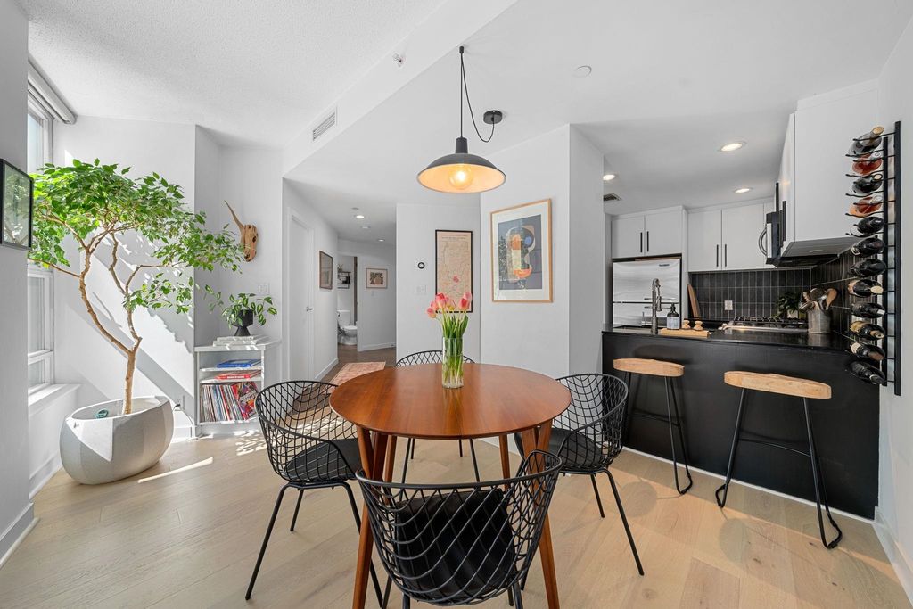 listing image 1106984550323523758