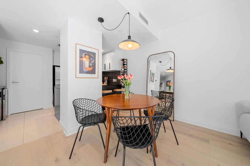 listing image 1101632591196958132