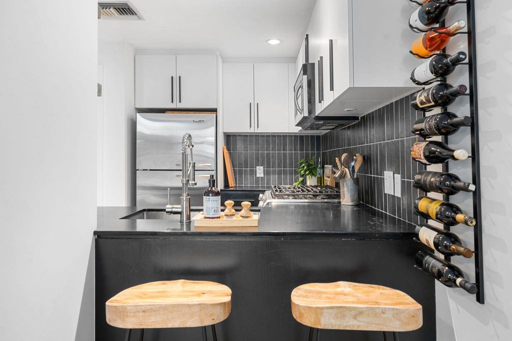 listing image 1103687025033913165