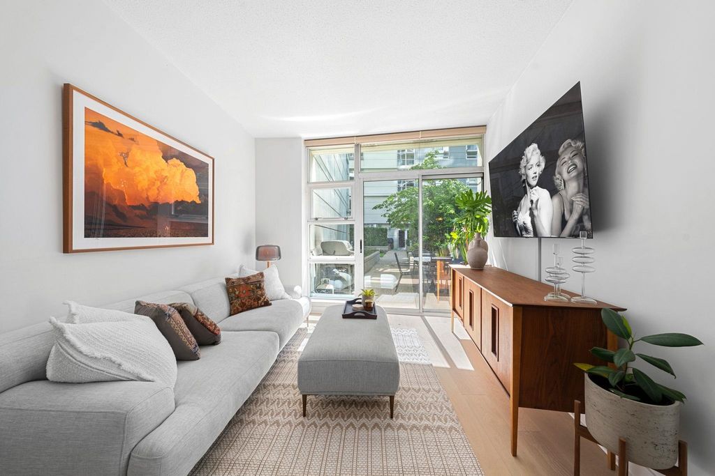 listing image 1104773375924237880
