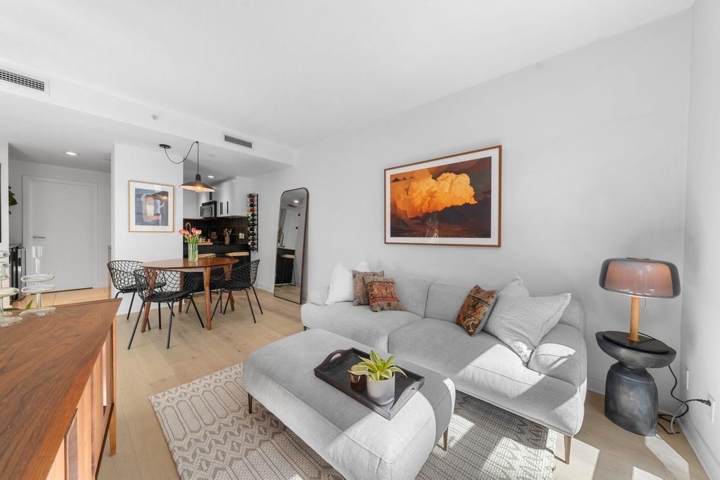 listing image 1105773932720571219