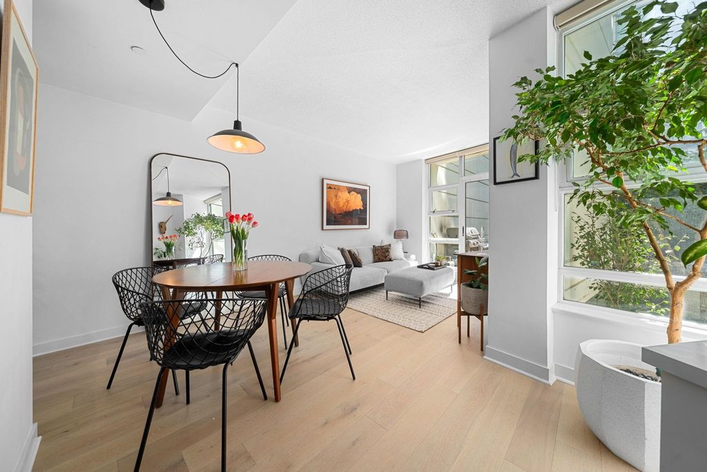 listing image 1104943105031886279