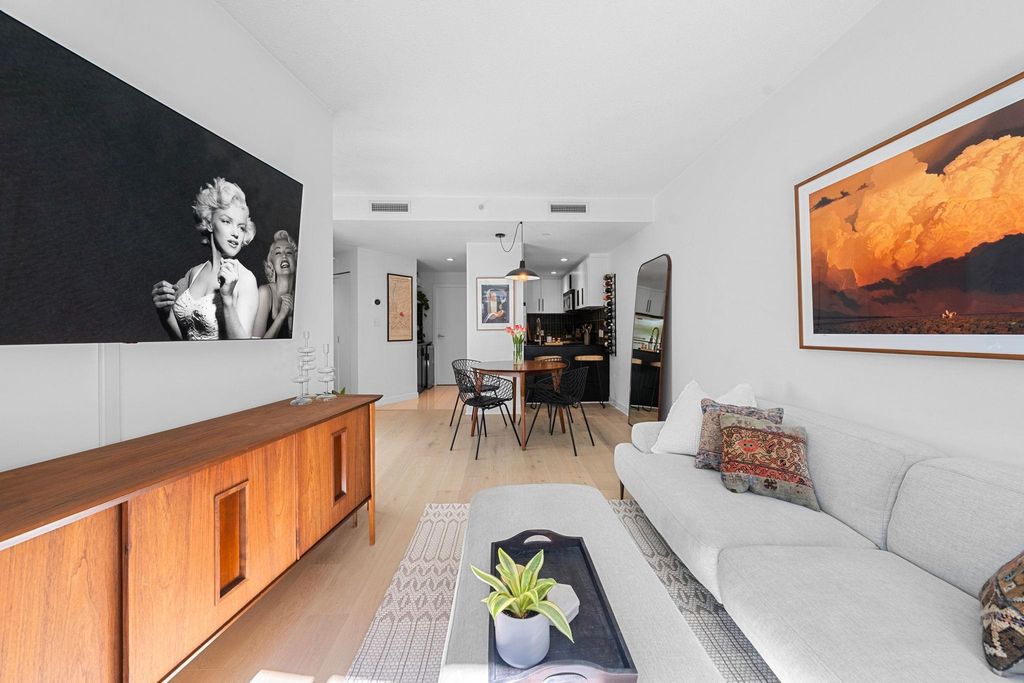 listing image 1101858653058390431