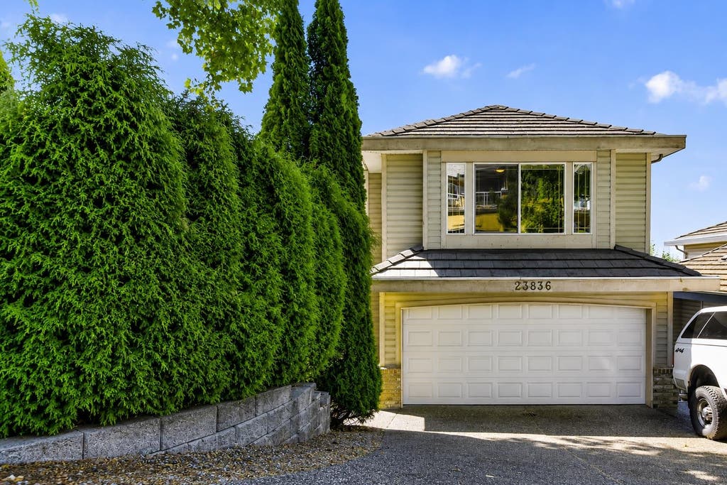 Photo of 23836 Zeron Avenue, Maple Ridge, BC V2W 1E3 (MLS # R3157889)