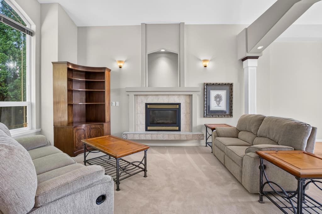 Photo of 23836 Zeron Avenue, Maple Ridge, BC V2W 1E3 (MLS # R3157889)