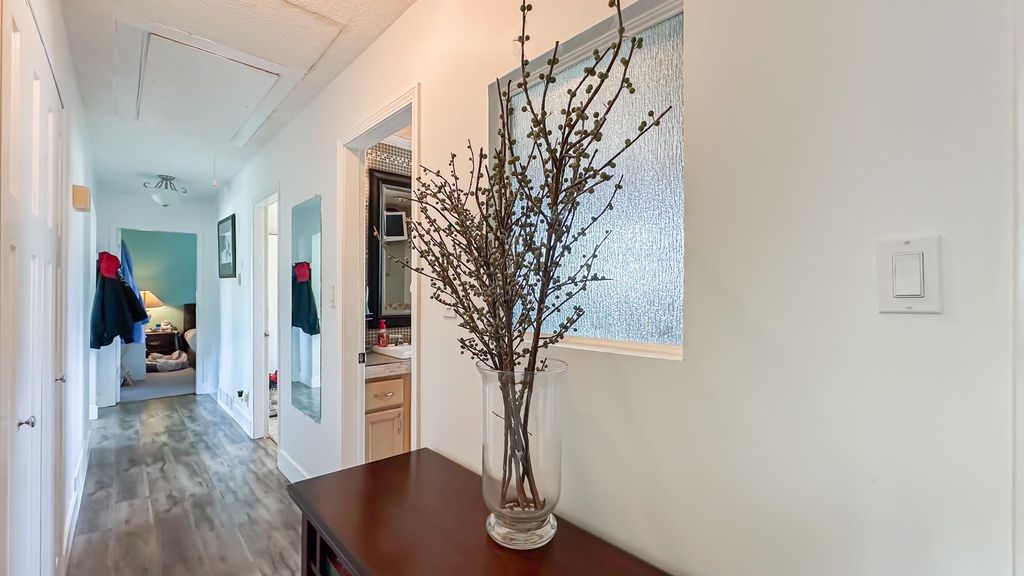 listing image 1102171467787462408