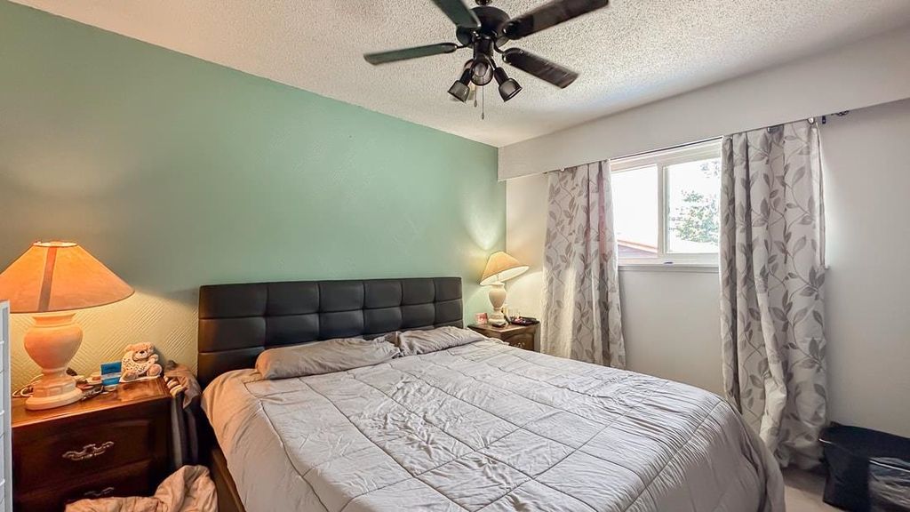 listing image 1102816972432760673