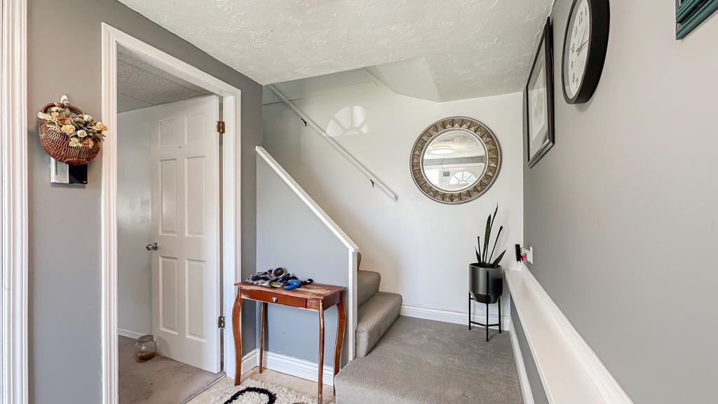 listing image 1107906732475367922