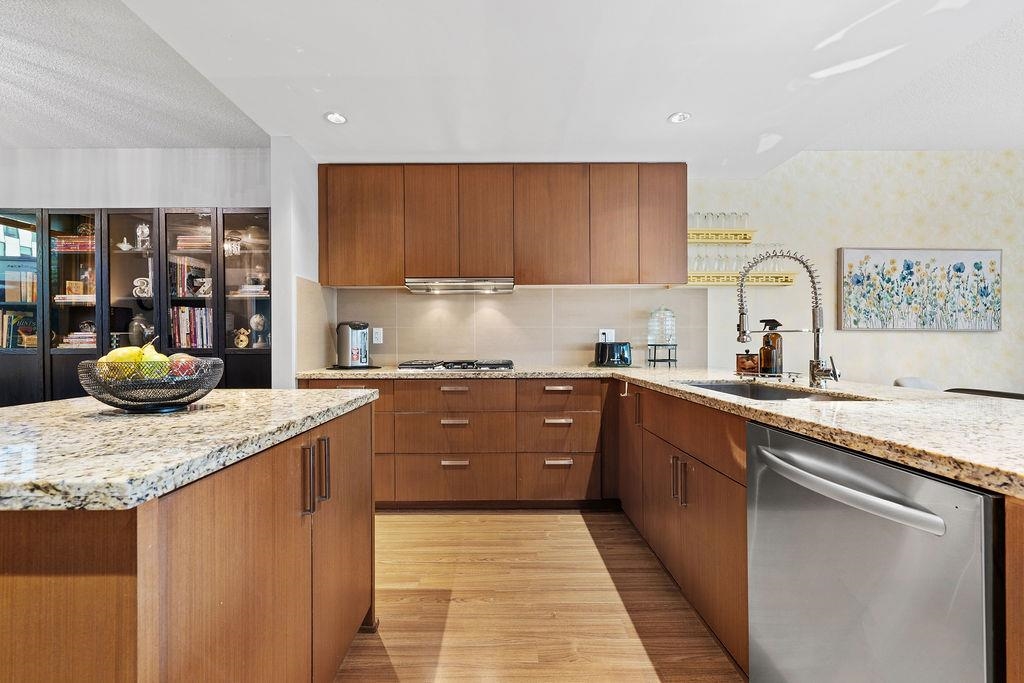 1155 The High Street 306