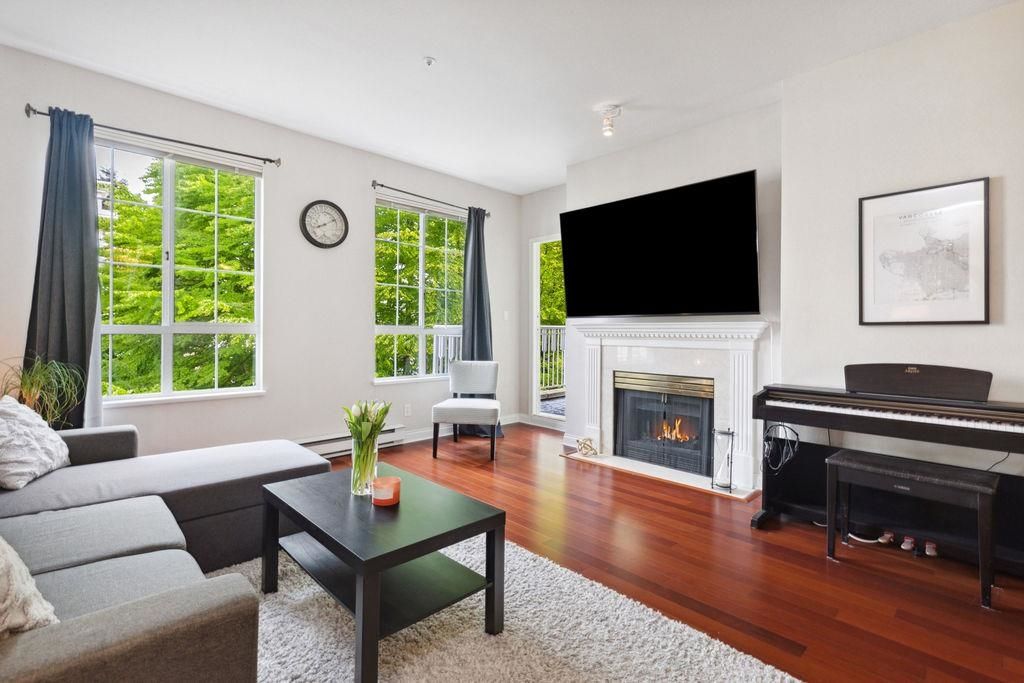 listing image 1102853042995203001