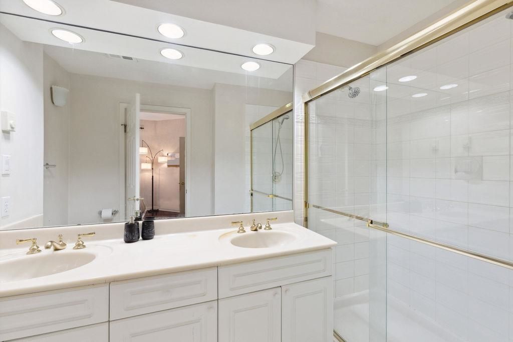 listing image 1109507336163669776