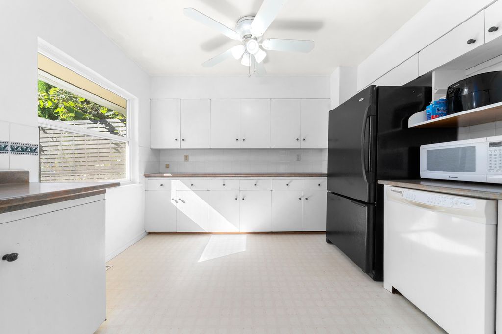 listing image 1104390220398333506