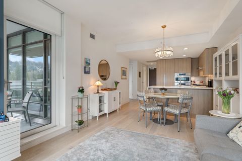 2738 Library Lane 402 North Vancouver BC V7J 0B3