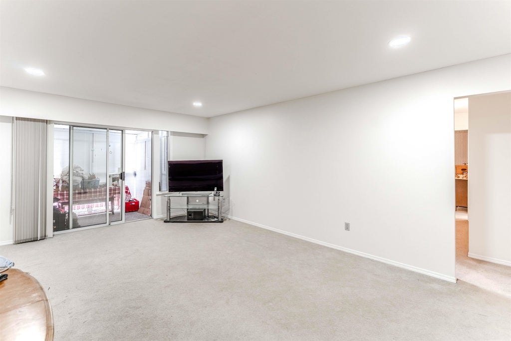 Photo of 32691 Garibaldi Drive #244, Abbotsford, BC V2T 5T7 (MLS # R3172327)