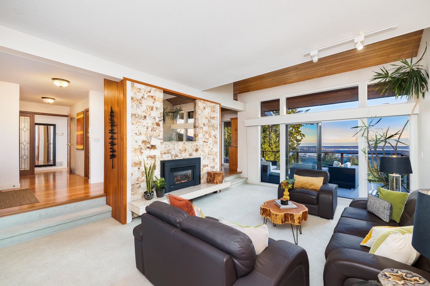 187 Rondoval Crescent