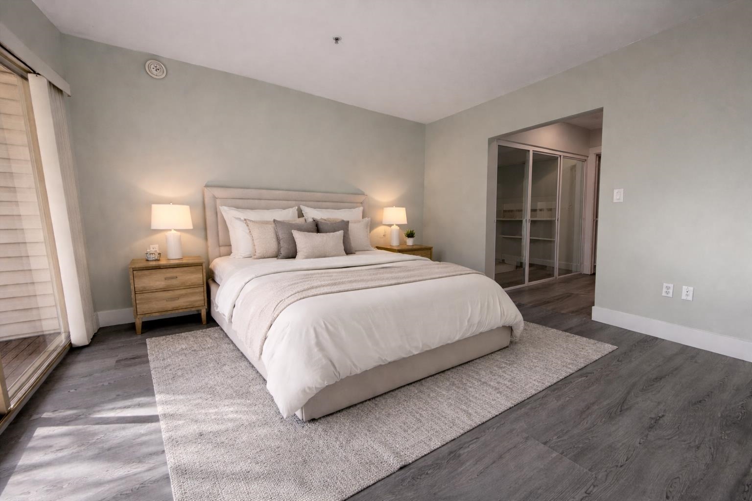 1955 Suffolk Avenue 206