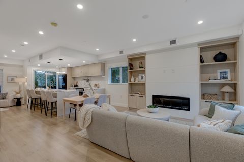 339 Keary Street 2 New Westminster BC V3L 3L2