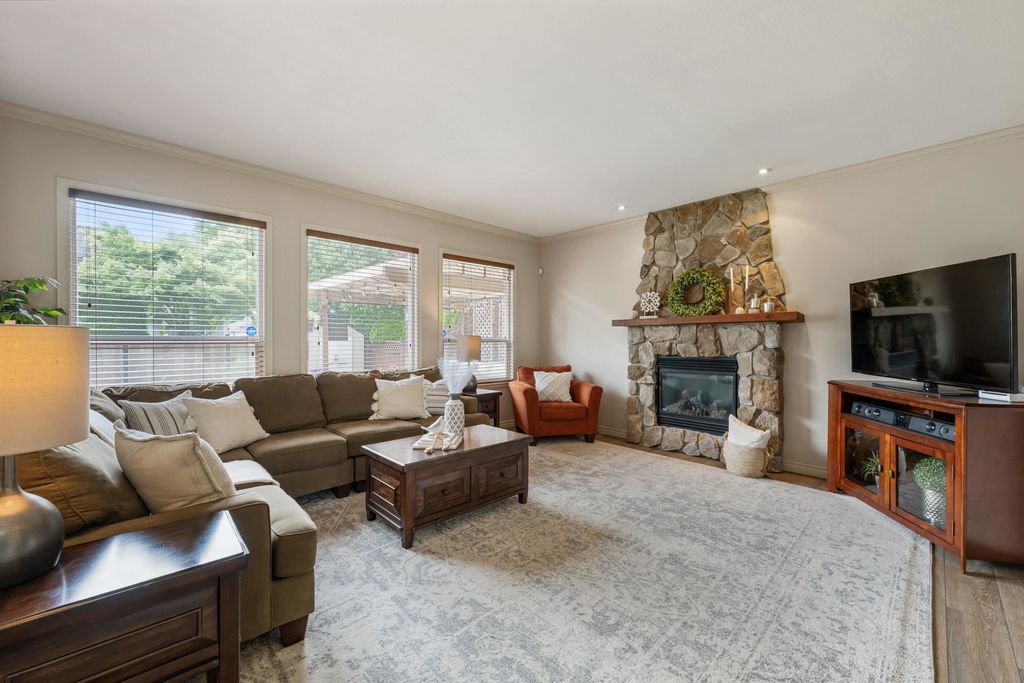 listing image 1108816061718459558