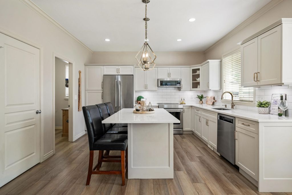 listing image 1104073683621297184