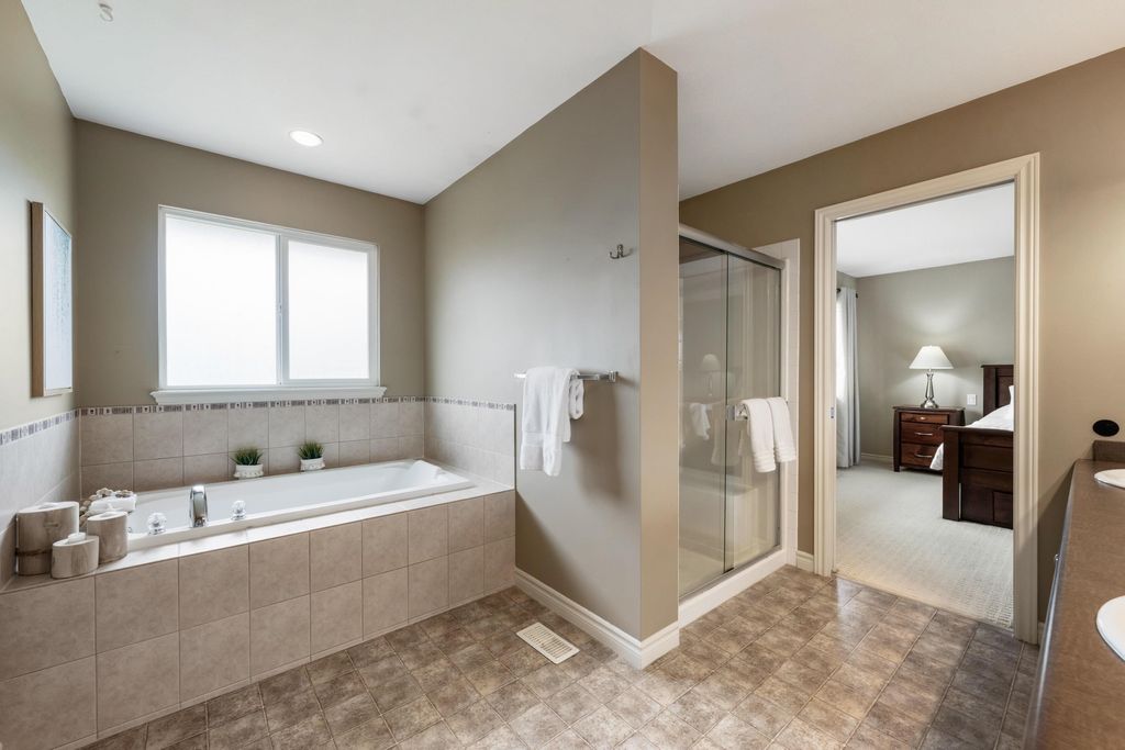 listing image 1105432654809598561