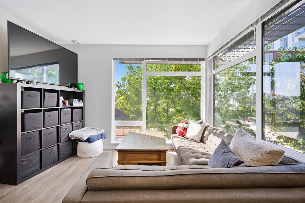 listing image 1105021702004928549