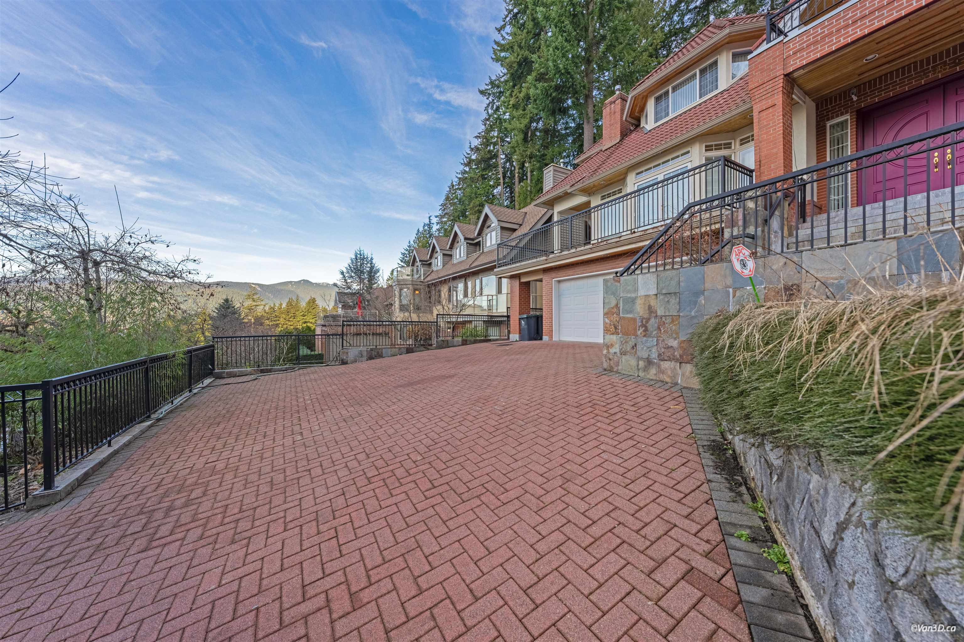 4989 Chalet Place