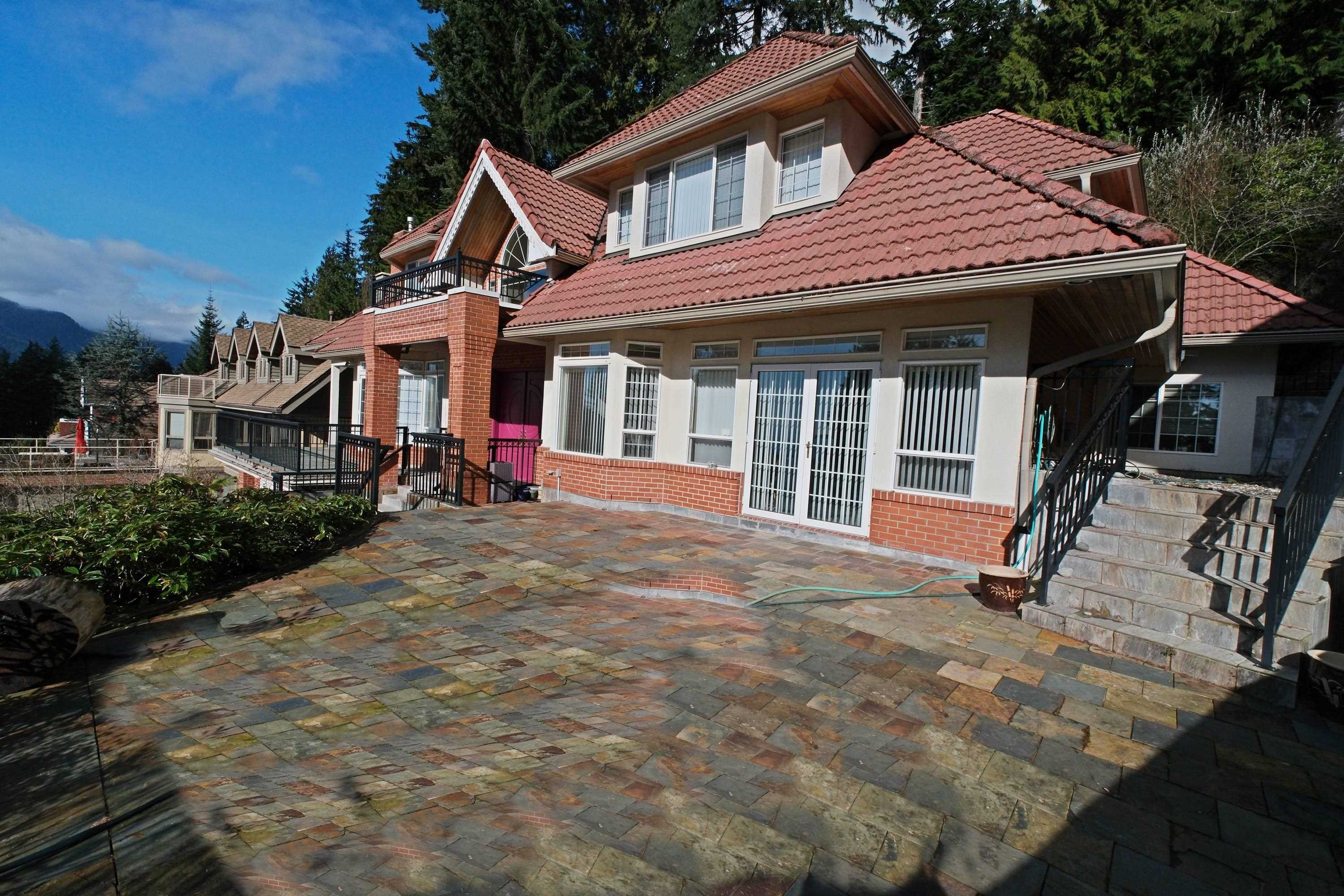 4989 Chalet Place