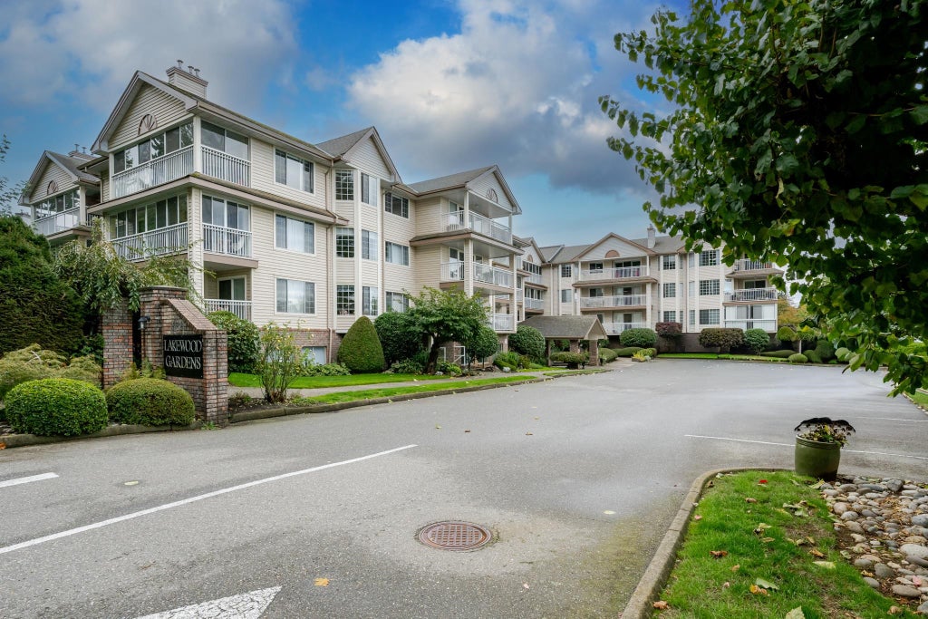 Photo of 2491 Gladwin Road #102, Abbotsford, BC V2T 3N8 (MLS # R3174507)