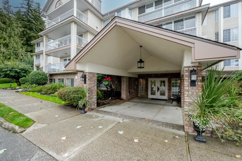 Photo of 2491 Gladwin Road #102, Abbotsford, BC V2T 3N8 (MLS # R3174507)