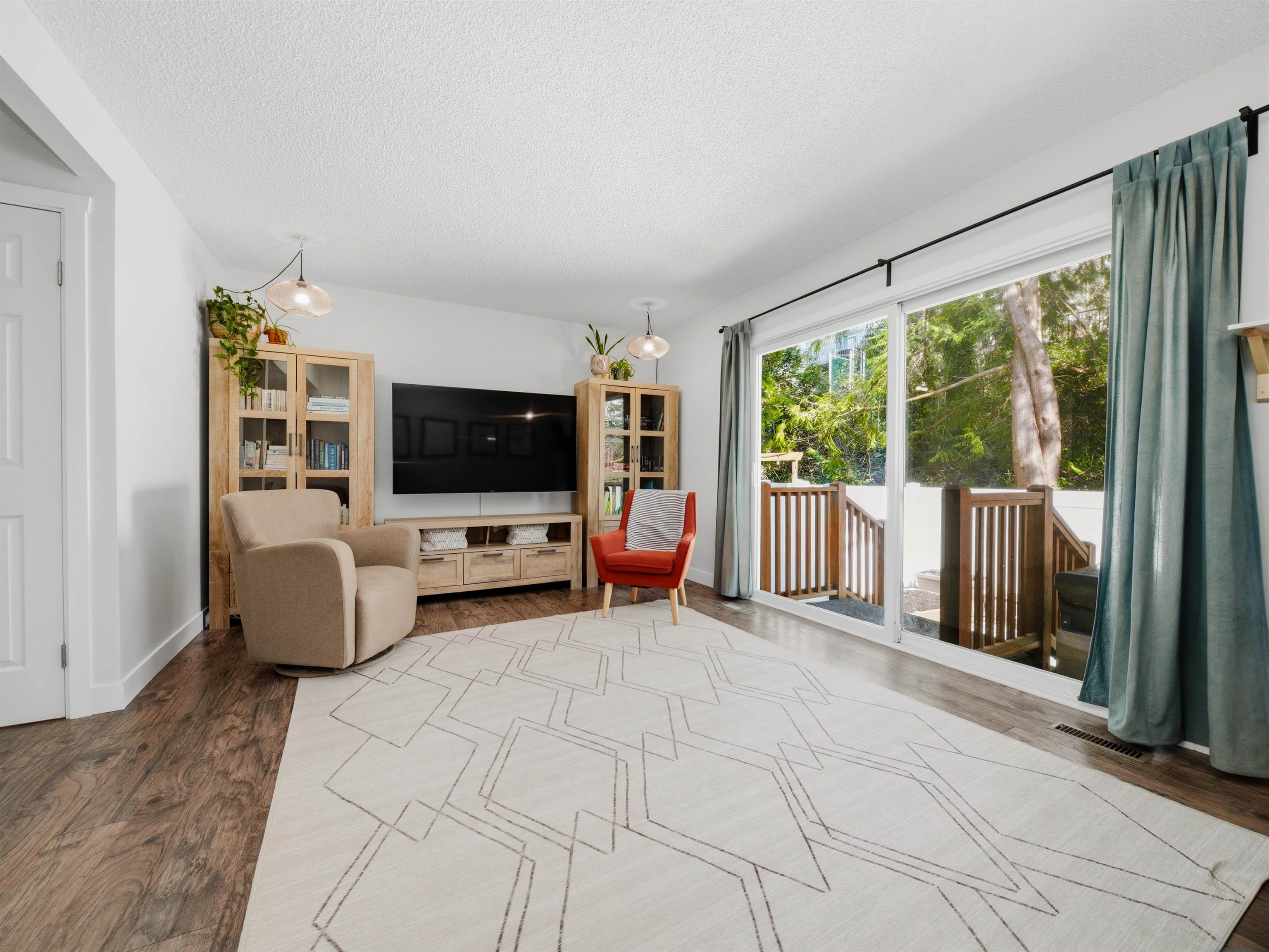 300 Decaire Street 5