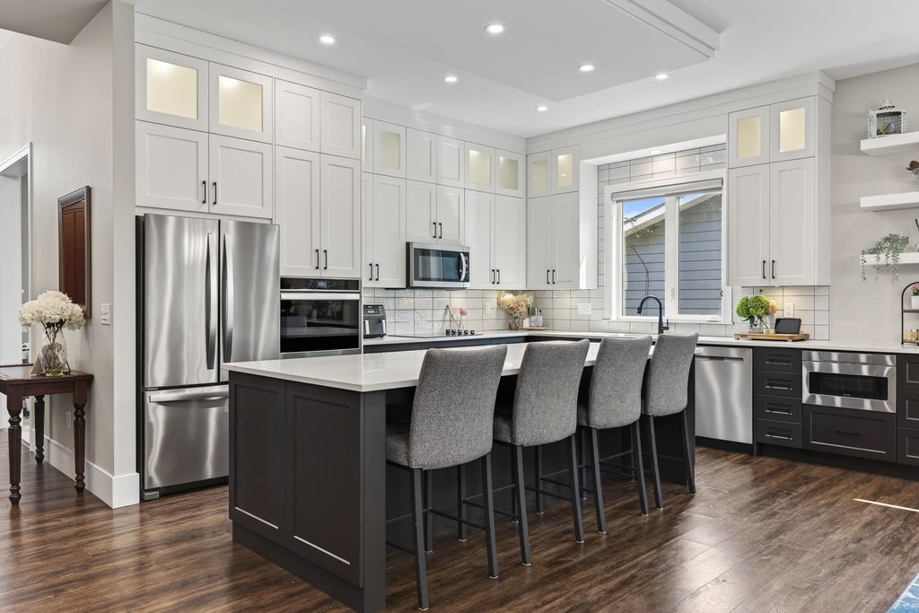 Photo of 6957 Centennial Drive, Chilliwack, BC V2R 1J7 (MLS # R3157253)