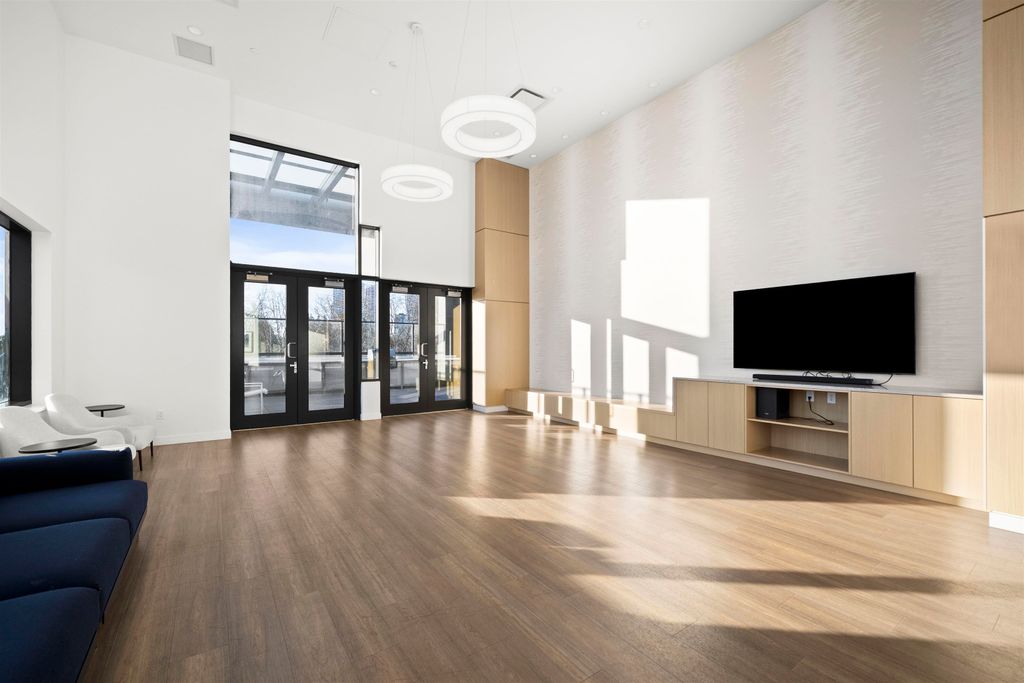 listing image 1107468707010891332