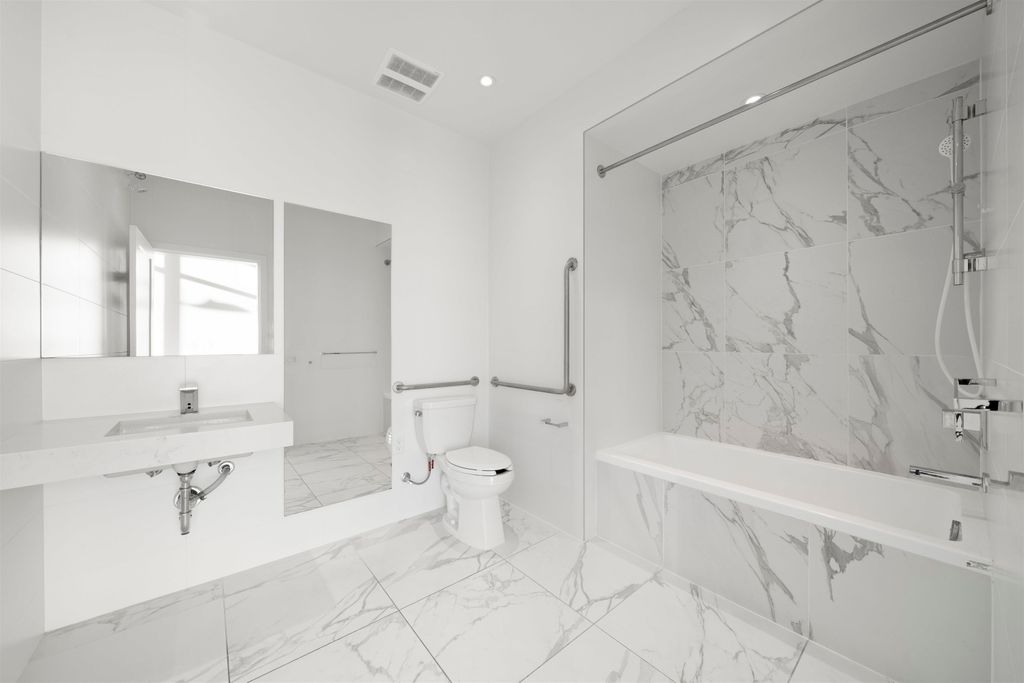 listing image 1101086436834155160