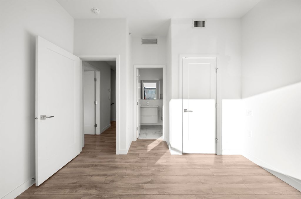 listing image 1101493992757470566