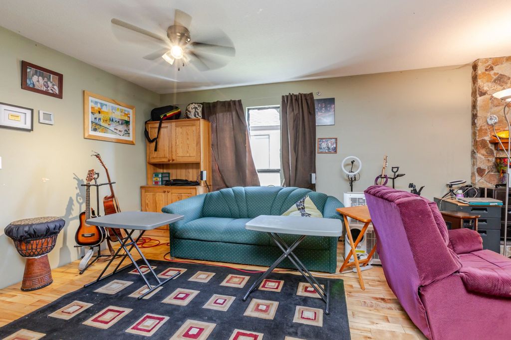 listing image 1109643813277487312