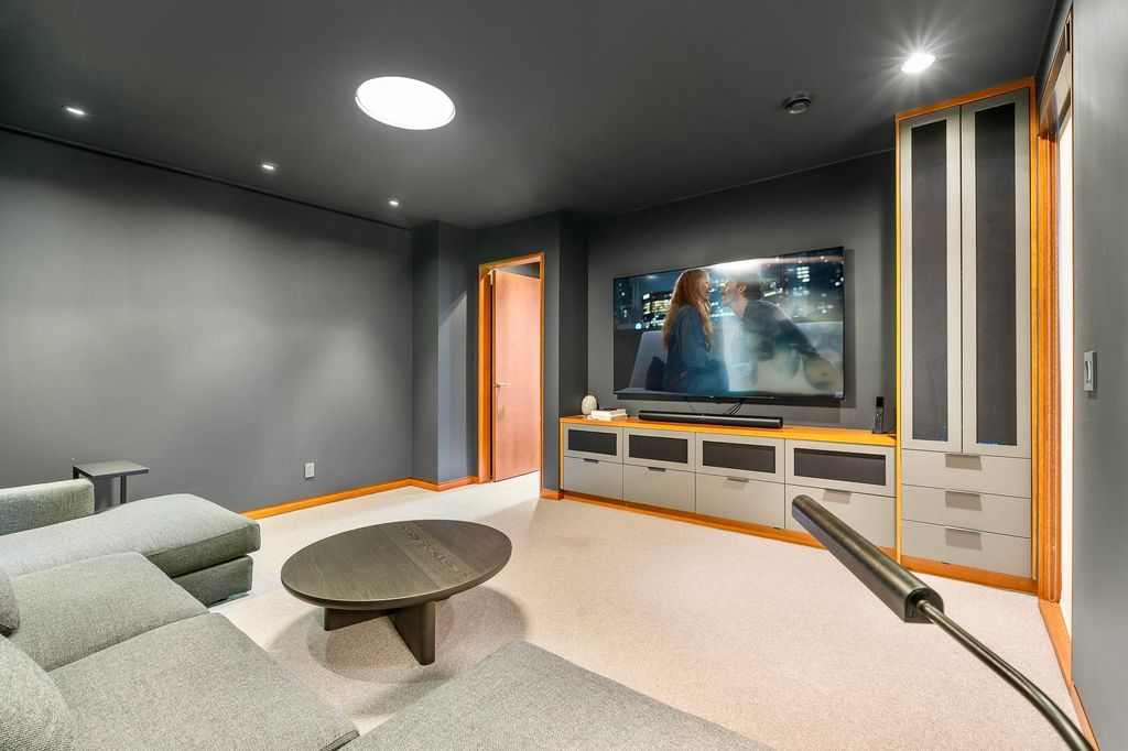 listing image 1102911670773827194