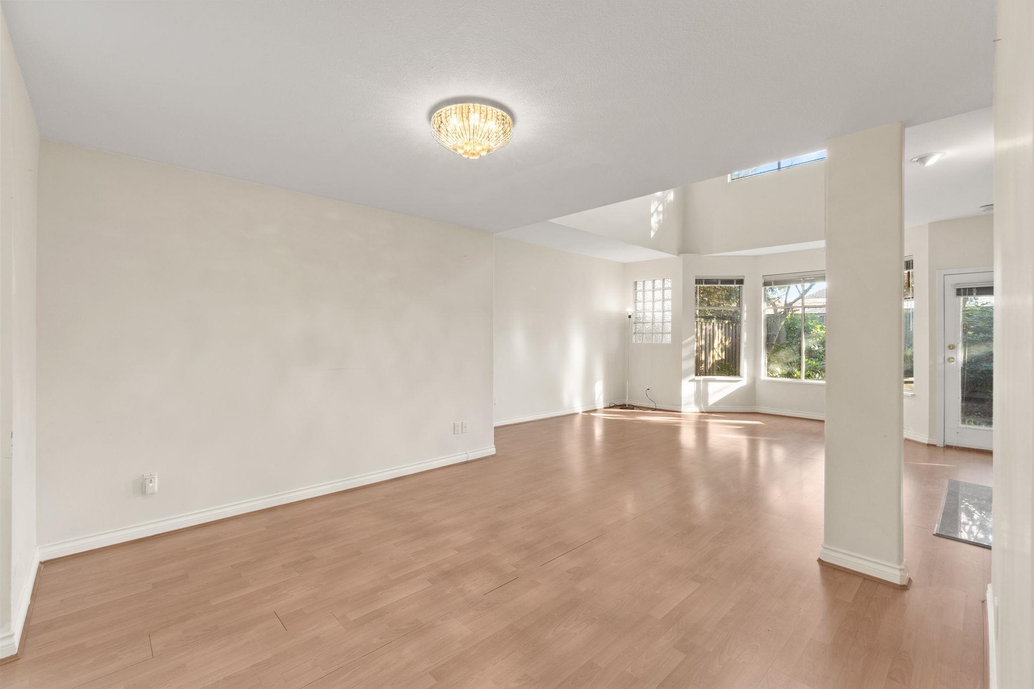 7695 St. Albans Road 27