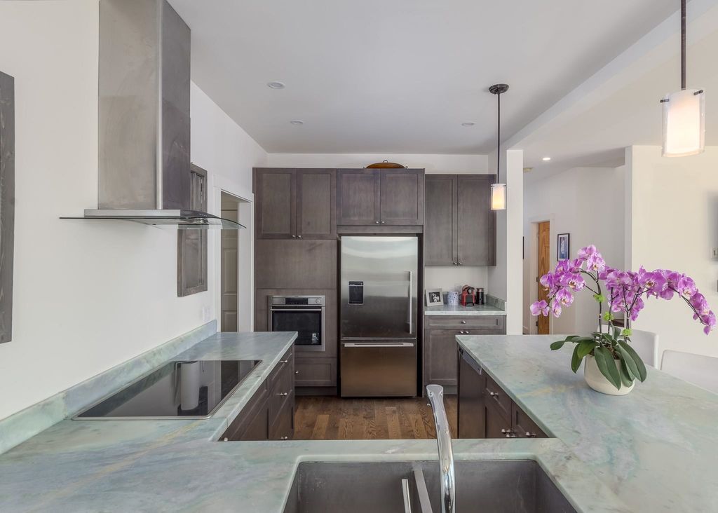 listing image 1104141524206587512