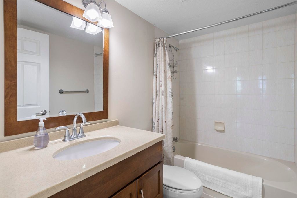 listing image 1100180339889431361